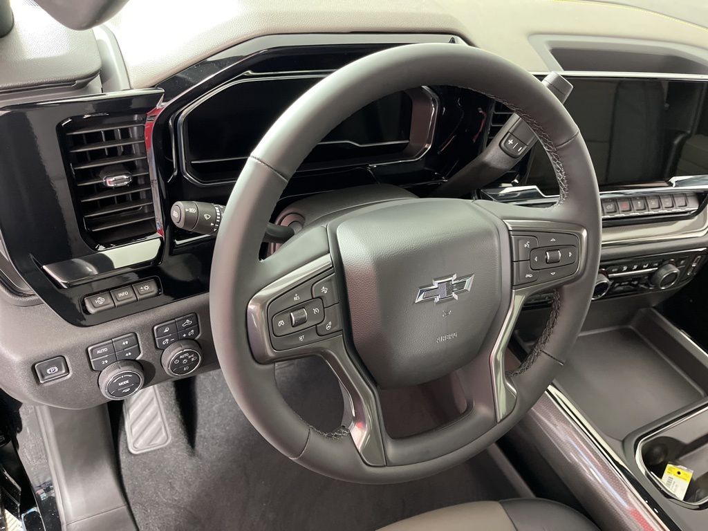 2025 Chevrolet Silverado 2500 ZR2 32