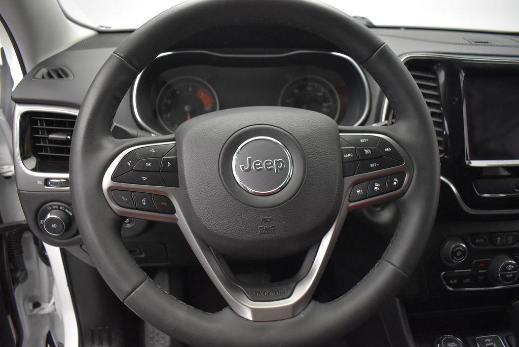 Thumbnail: 2022 Jeep Cherokee - 17