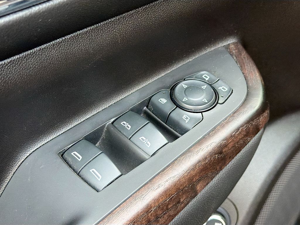 Used 2022 Black GMC Denali image 18
