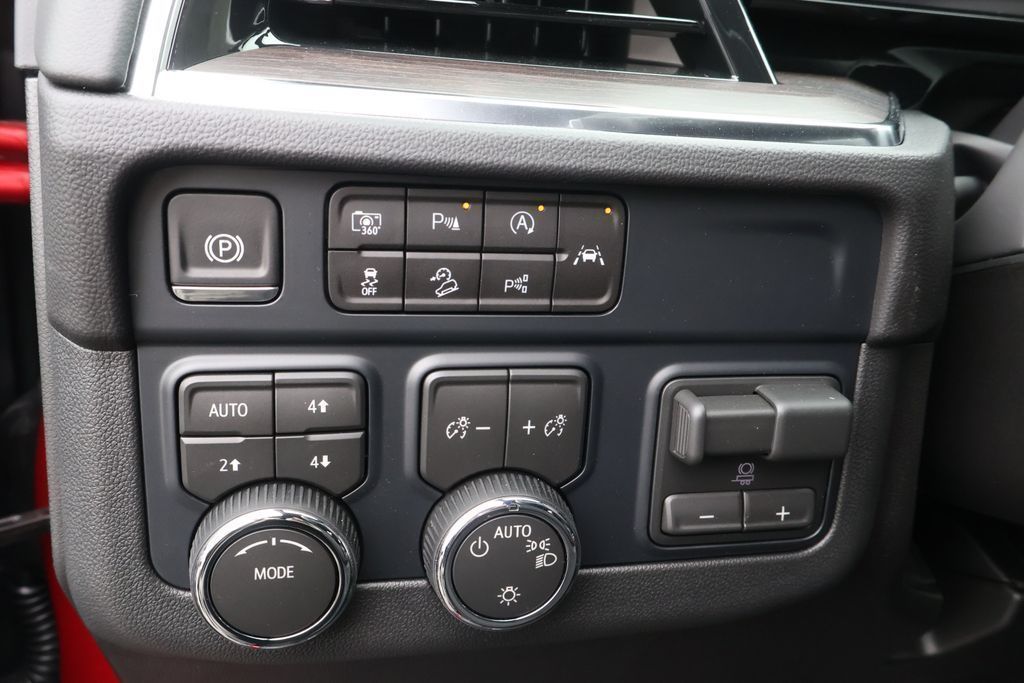 Thumbnail: 2026 Chevrolet Suburban - 20