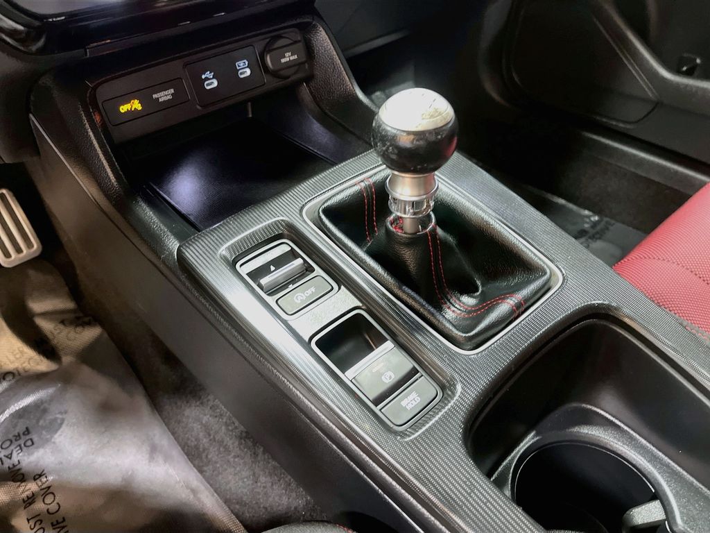 Used 2025 White Honda  image 17