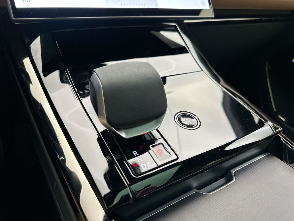 2025 Land Rover Range Rover Sport SE 12
