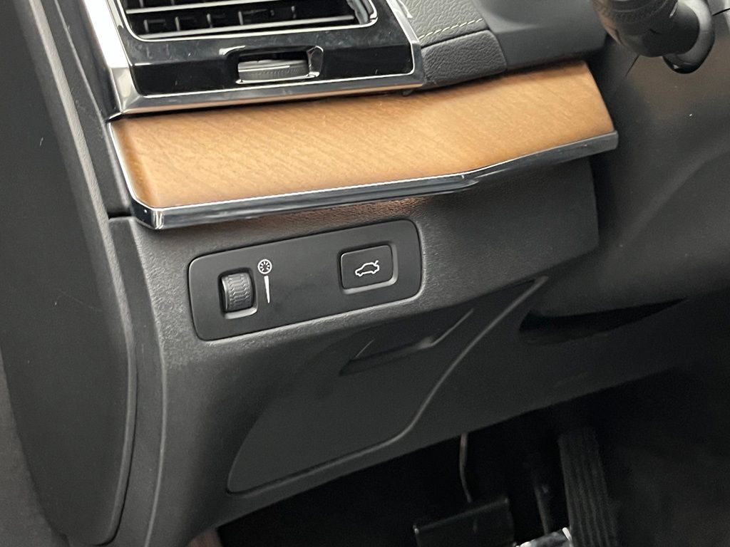 Thumbnail: 2018 Volvo XC90 - 25