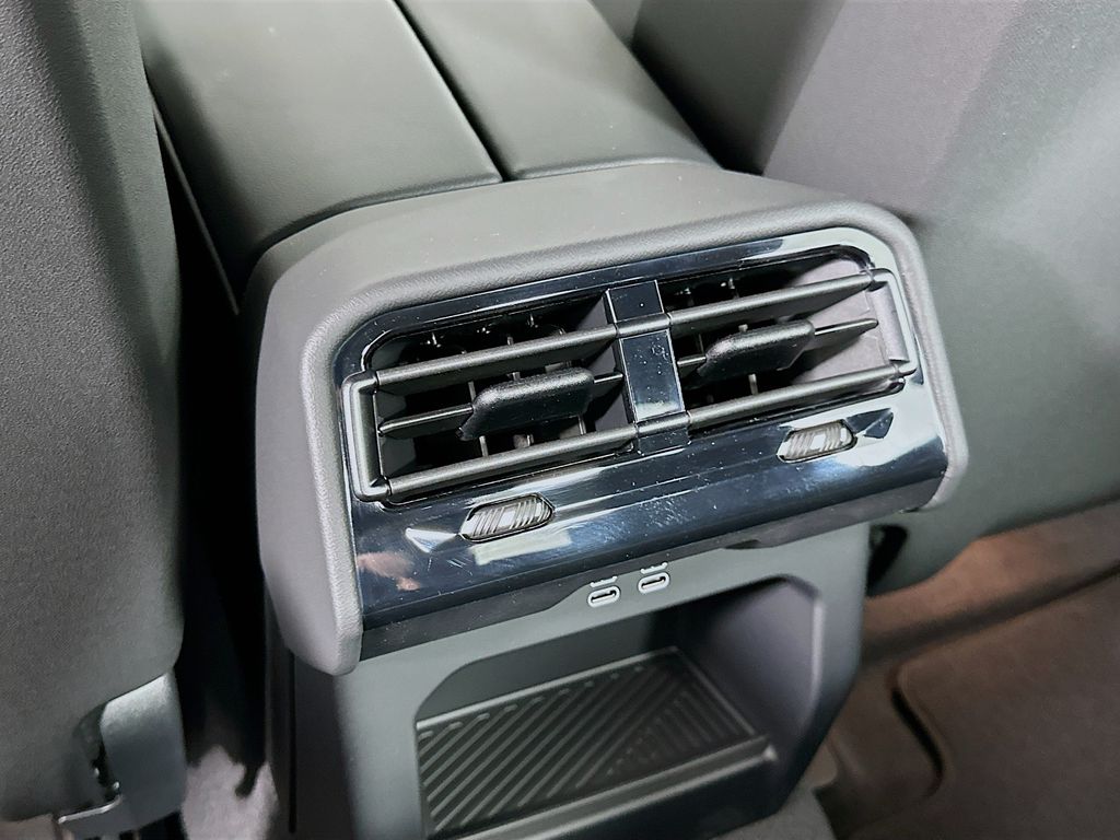 Thumbnail: 2026 BMW 5 Series - 18