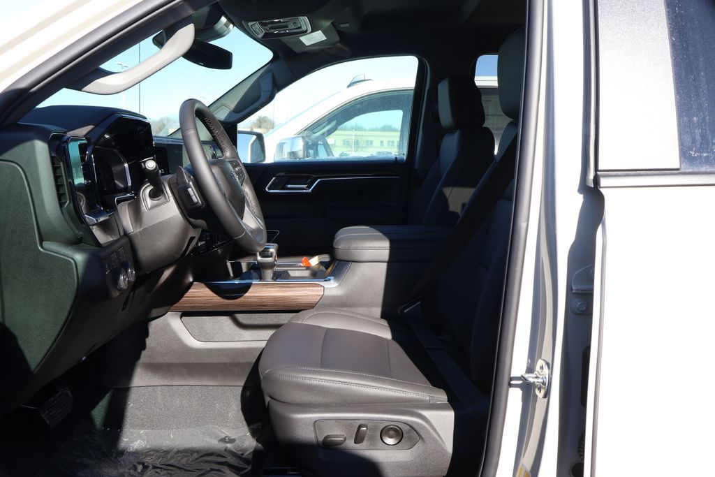 Thumbnail: 2026 Chevrolet Silverado 1500 - 12