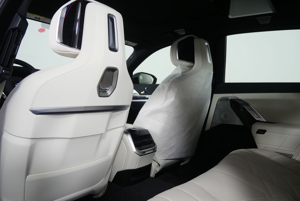 Thumbnail: 2026 BMW 7 Series - 17