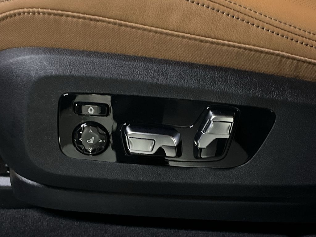 Thumbnail: 2026 BMW X7 - 12