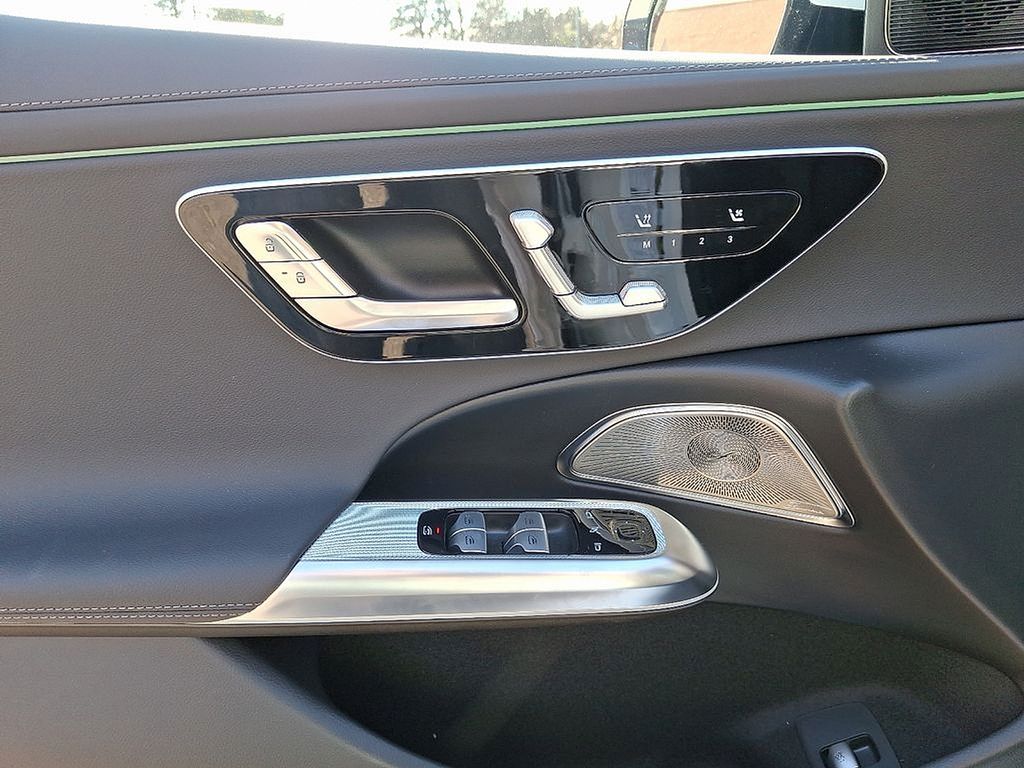 Thumbnail: 2025 Mercedes-Benz E-Class - 8