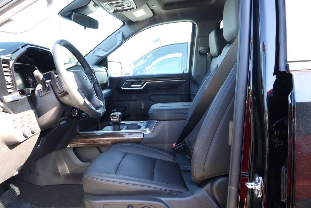 Thumbnail: 2026 Chevrolet Silverado 1500 - 12