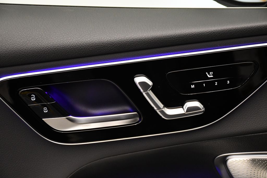 Thumbnail: 2025 Mercedes-Benz GLC - 32