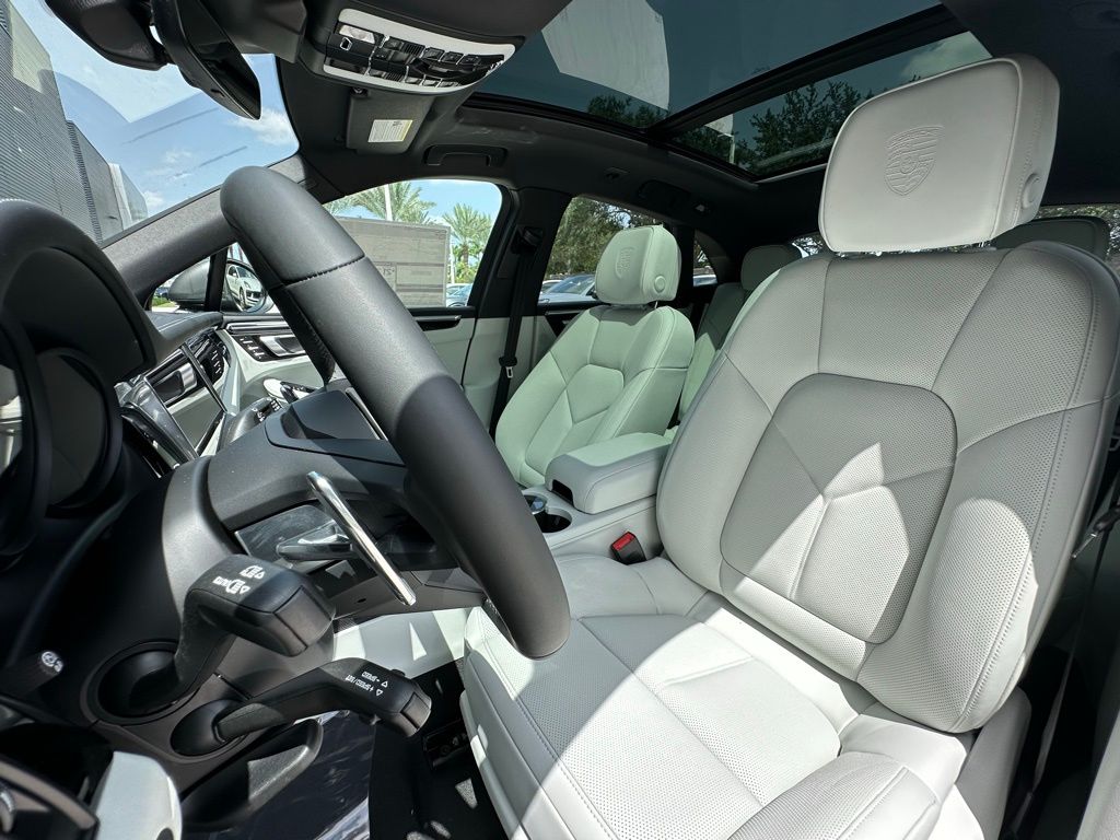 2025 Porsche Macan  5