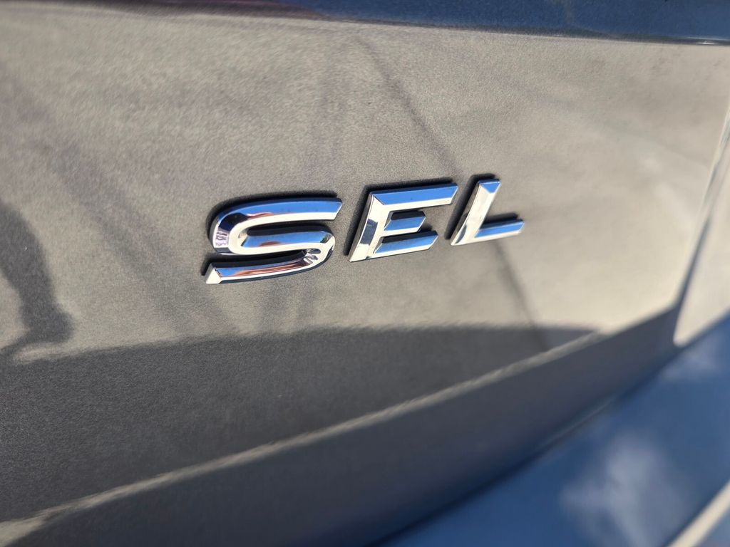 2018 Volkswagen Atlas - $14,900