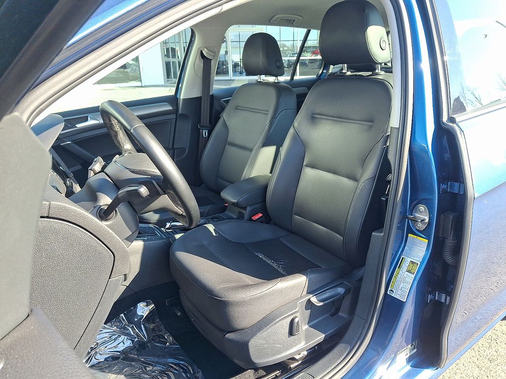 Thumbnail: 2015 Volkswagen Golf - 13