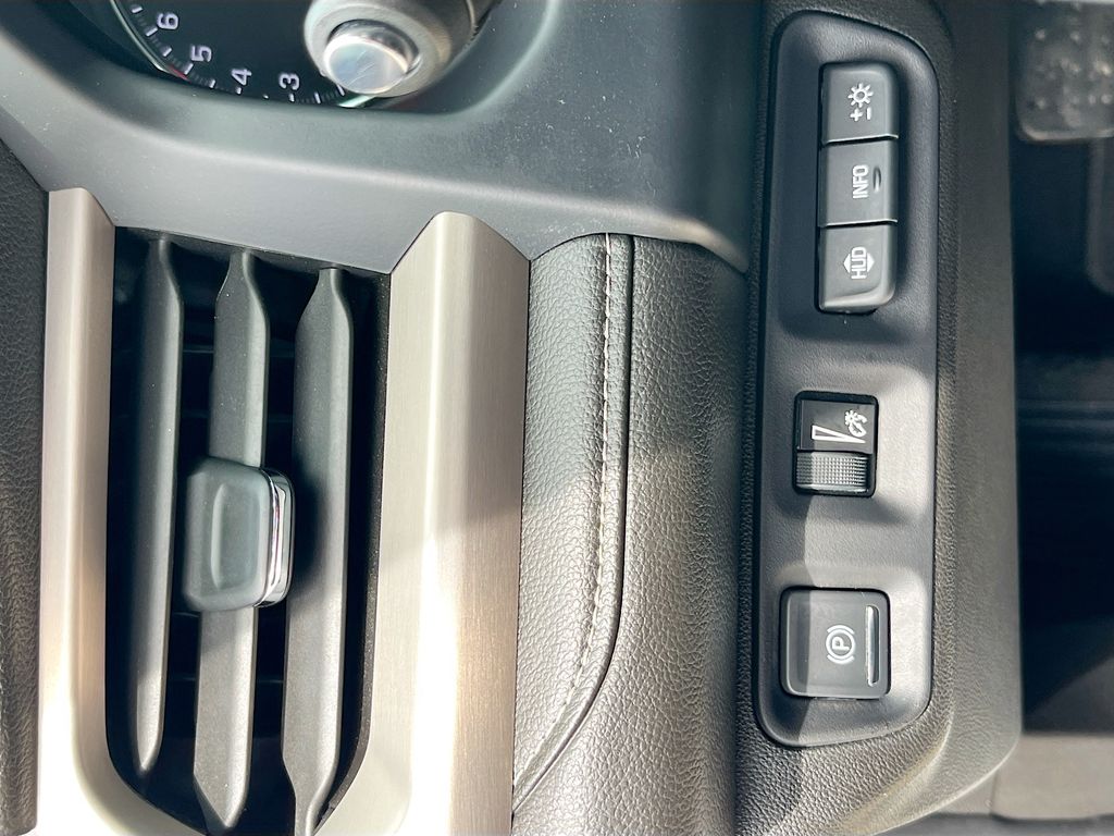 Used 2022 White GMC Denali image 10
