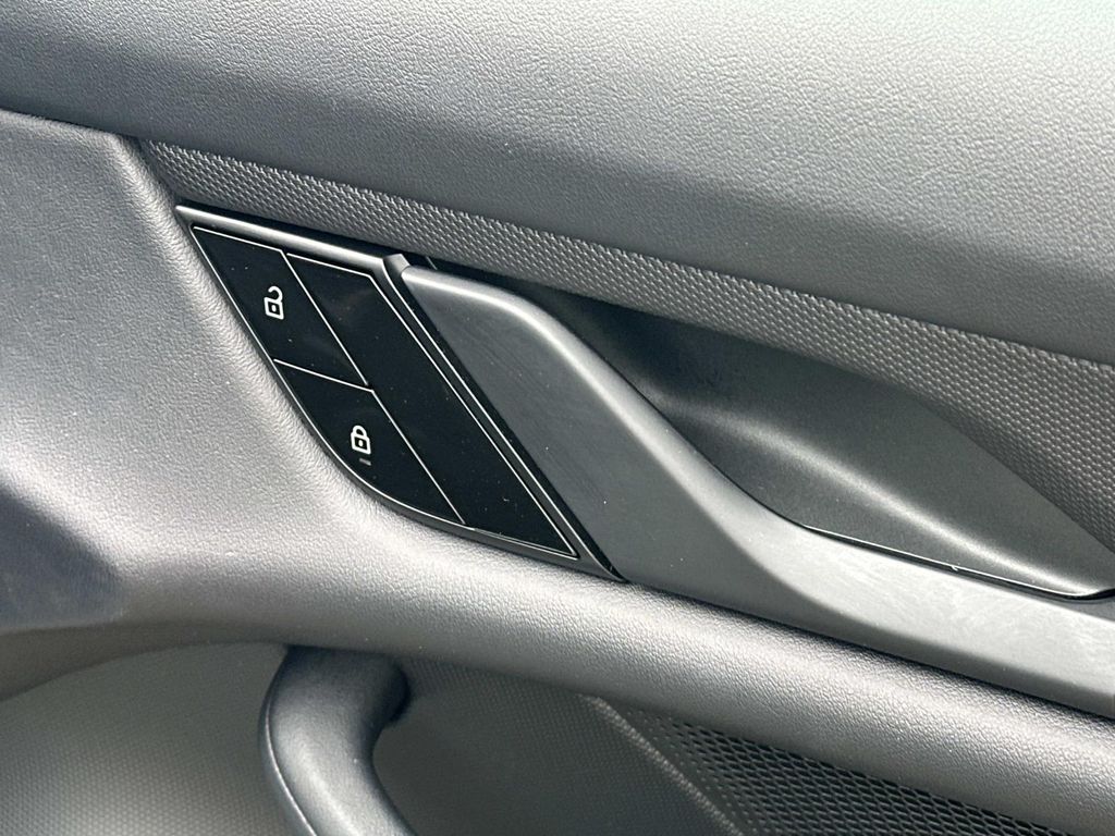 Thumbnail: 2021 Porsche Taycan - 20