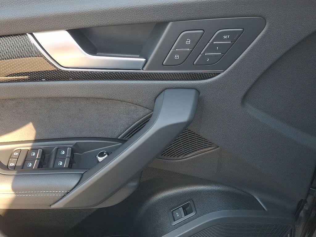 Thumbnail: 2023 Audi SQ5 - 12
