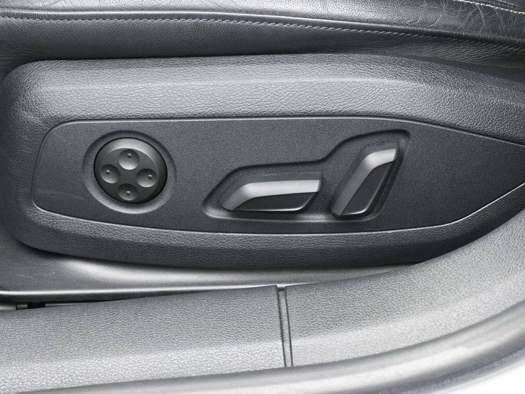 Used 2021 Ibis White Audi 45 S line Premium image 12