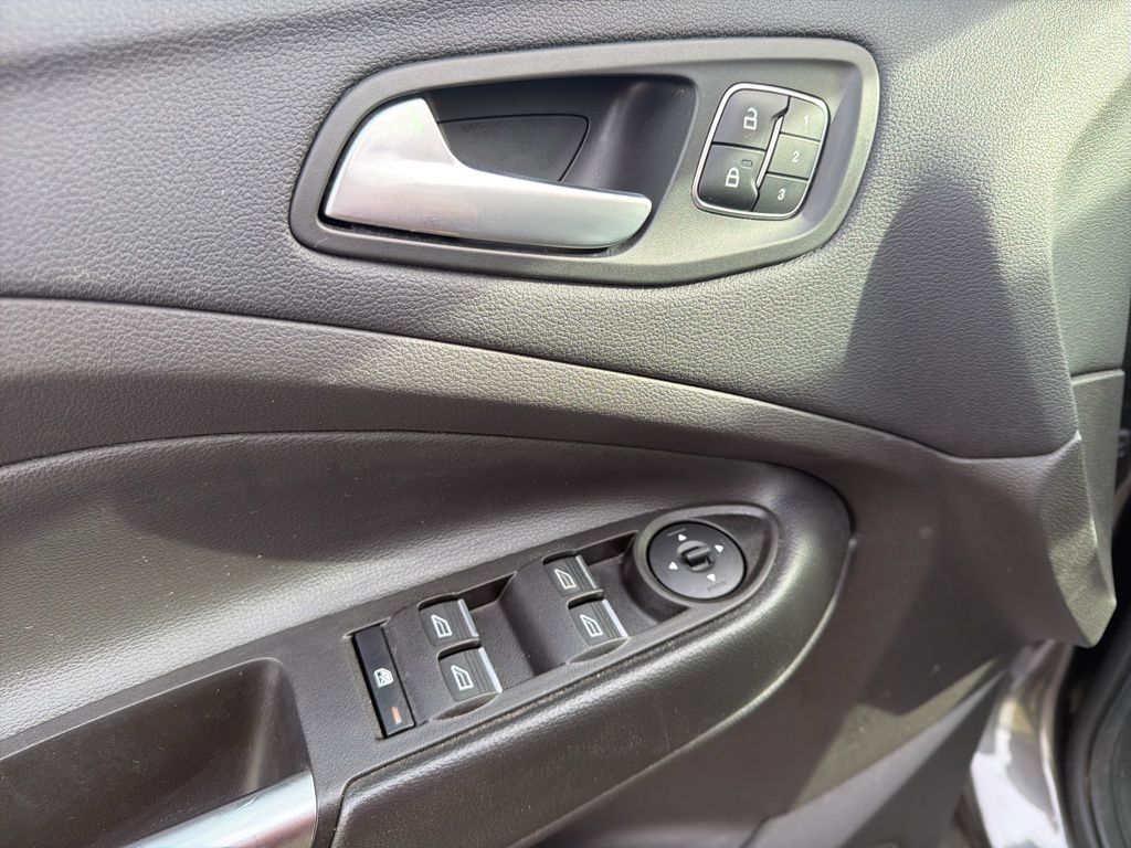 Thumbnail: 2017 Ford Escape - 28