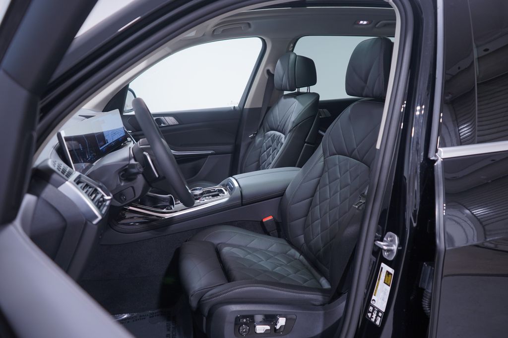 Thumbnail: 2026 BMW X7 - 7
