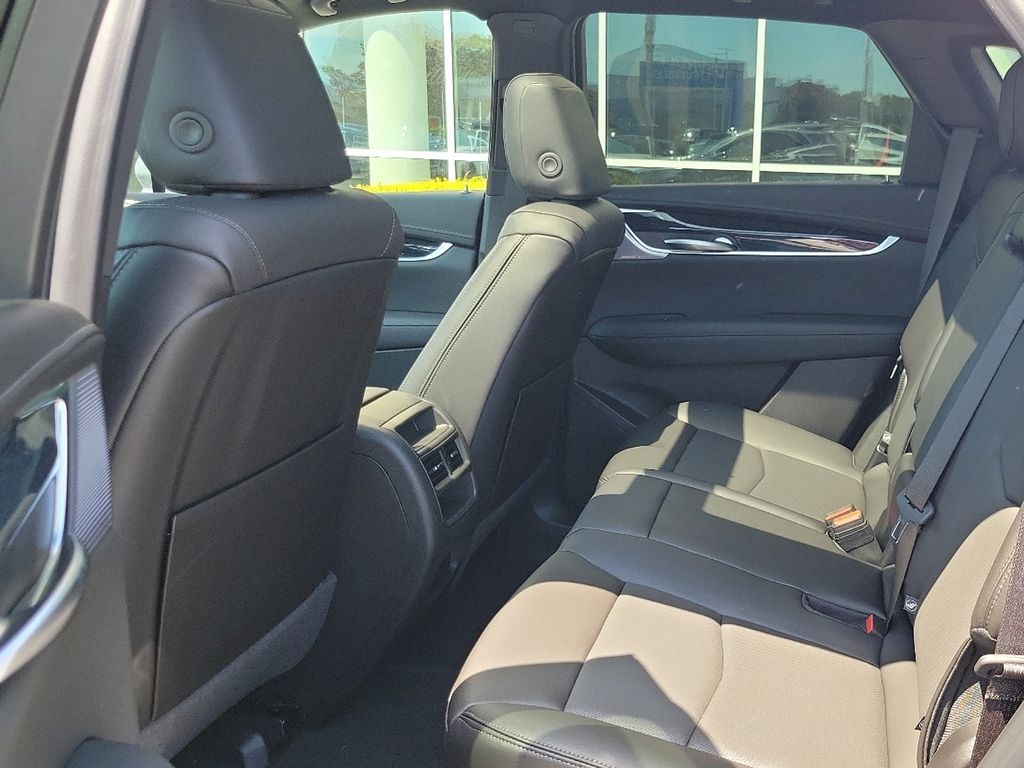 2025 Cadillac XT5 Premium Luxury 8