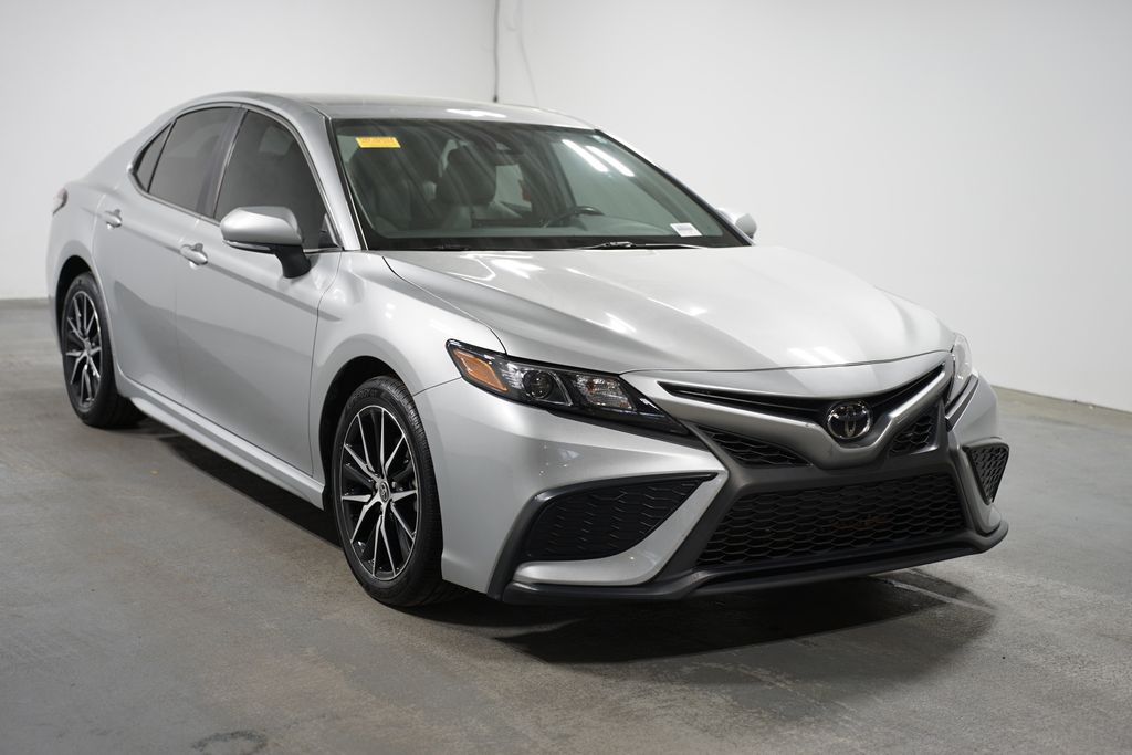 2023 Toyota Camry SE 3