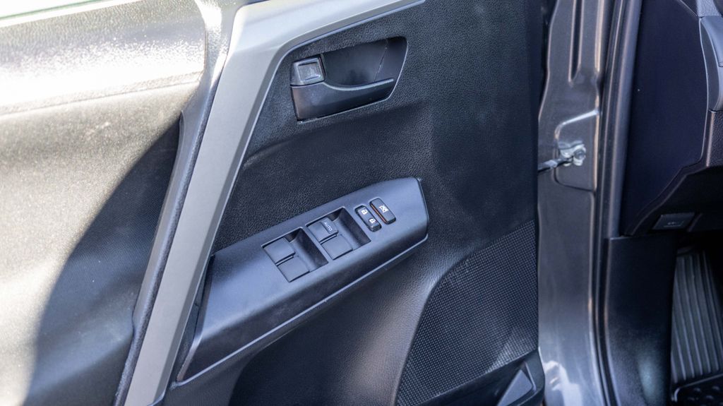 Used 2018 Toyota RAV4 LE 4D Sport Utility