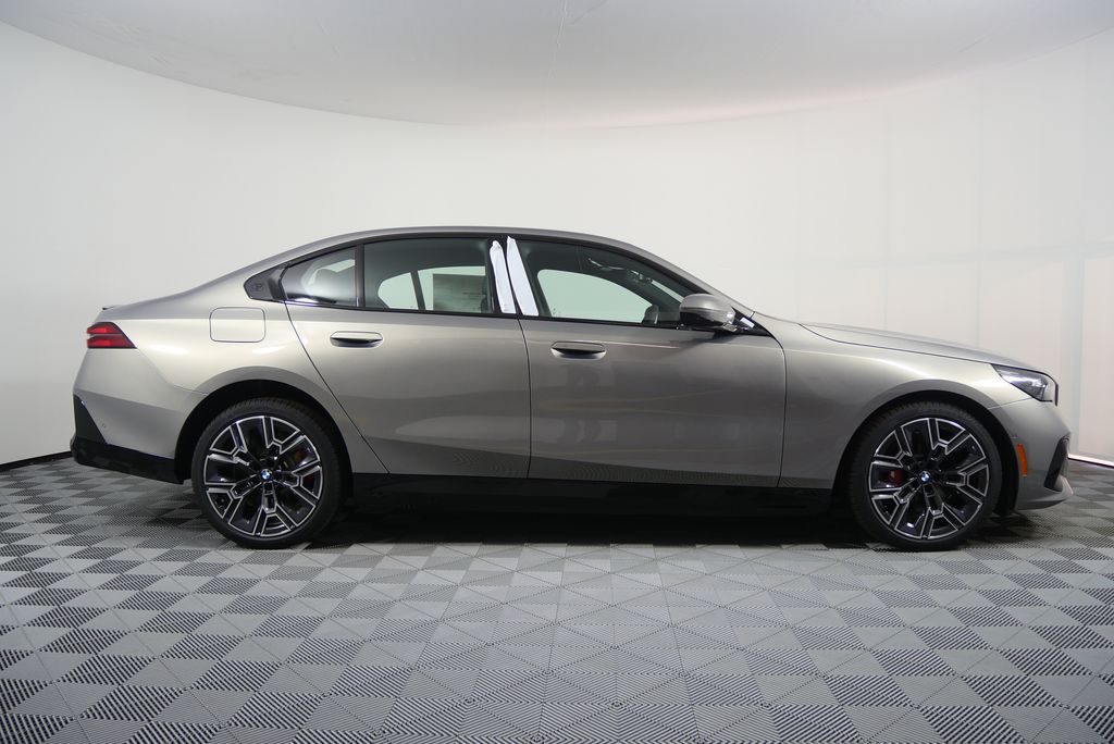 Thumbnail: 2026 BMW 5 Series - 2