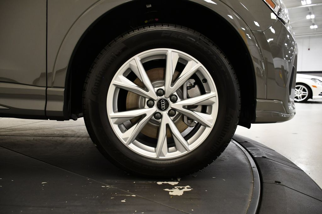 Thumbnail: 2025 Audi Q3 - 17