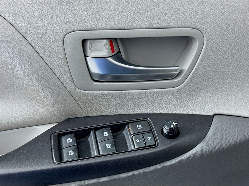 Used Car 2019 Toyota Sienna  Le For Sale Under $25,000 In Austin, Texas