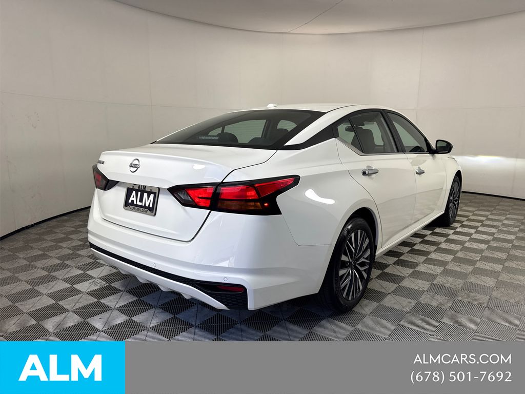 Used 2025 White Nissan 2.5 SV image 6