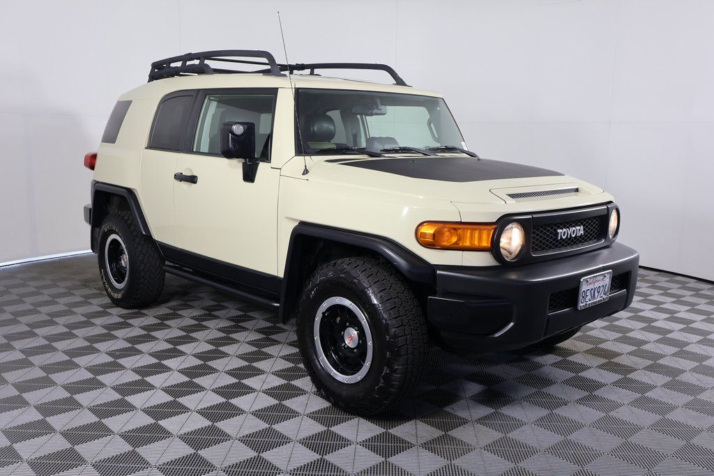 Thumbnail: 2010 Toyota FJ Cruiser - 3