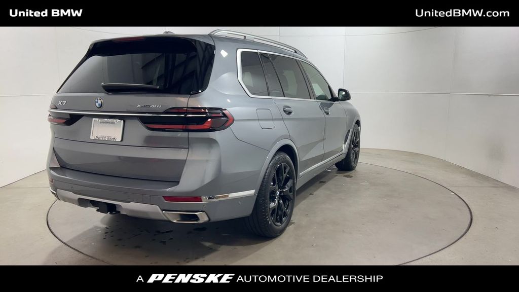 2025 BMW X7 xDrive40i 8