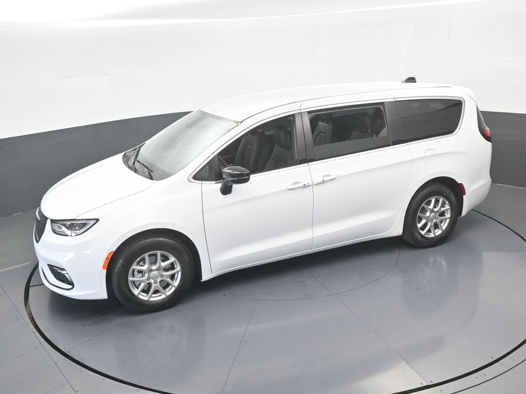 New 2026 Bright White Clearcoat Chrysler Select image 40