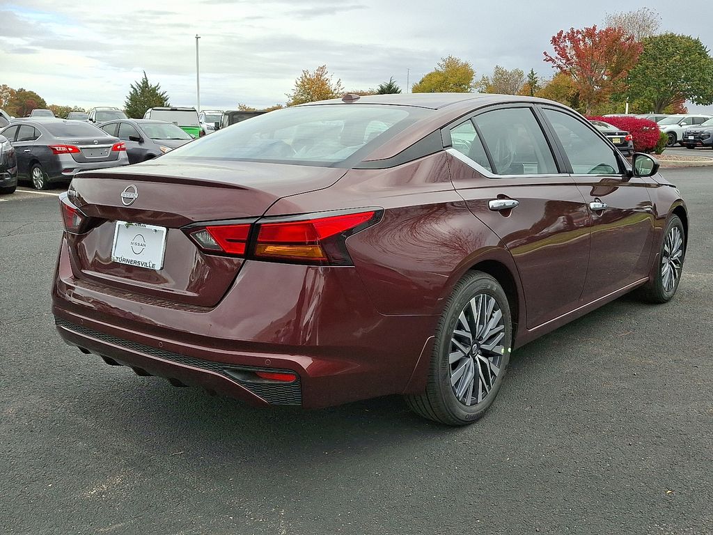 Thumbnail: 2025 Nissan Altima - 4