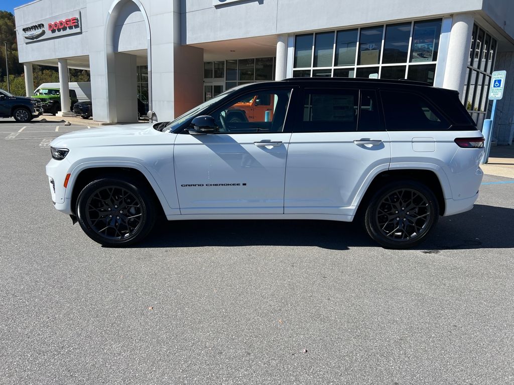 new 2025 Jeep Grand Cherokee car, priced at $57,990