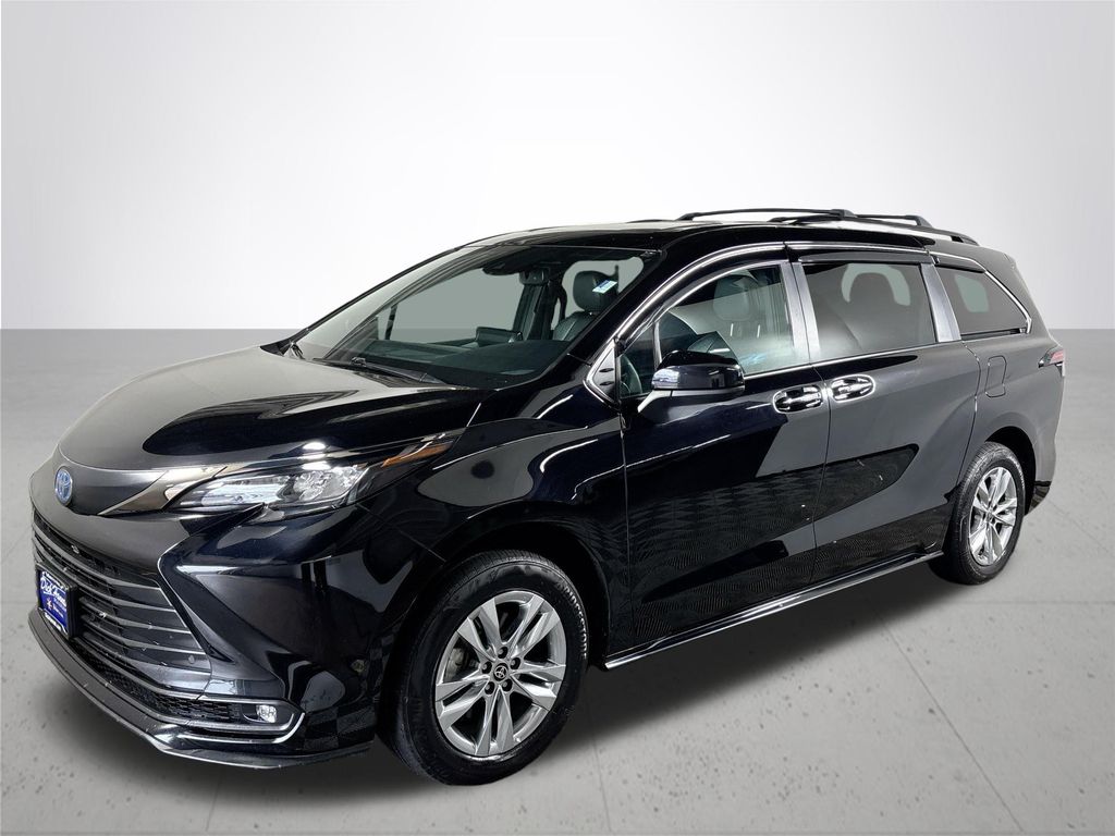 2023 Toyota Sienna Woodland Edition