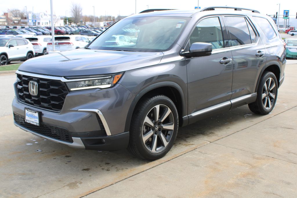 View vehicle photo 3