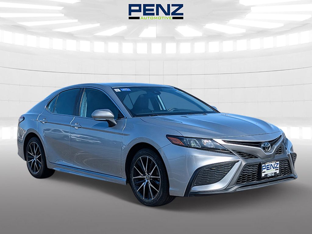 2022 Toyota Camry SE FWD