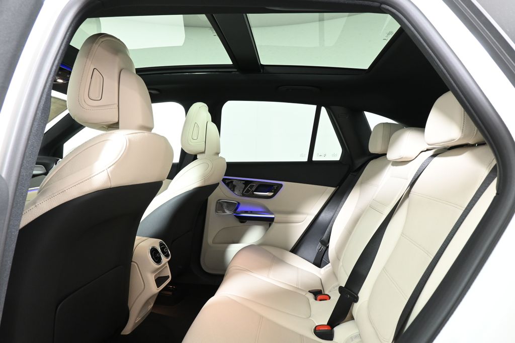 2025 Mercedes-Benz GLC 300 24