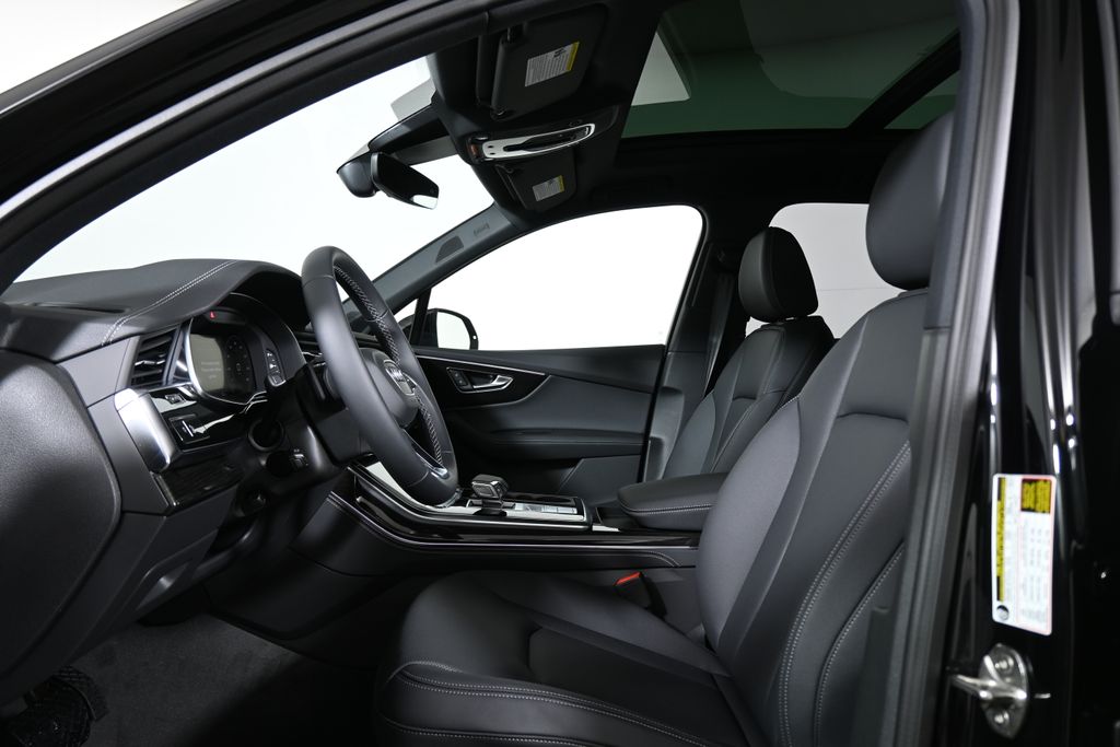 Thumbnail: 2026 Audi Q7 - 3