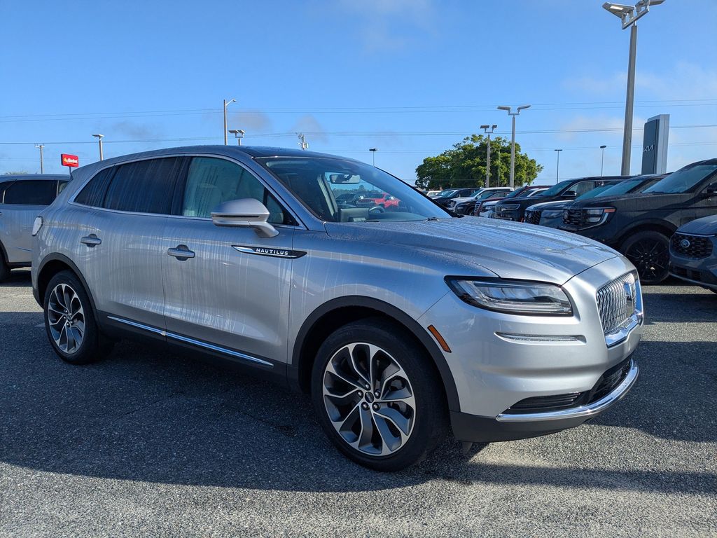 Silver Radiance Metallic Clearcoat 2022 Lincoln Nautilus Reserve FWD SUV / Crossover Front-Wheel Drive 8-Speed Automatic