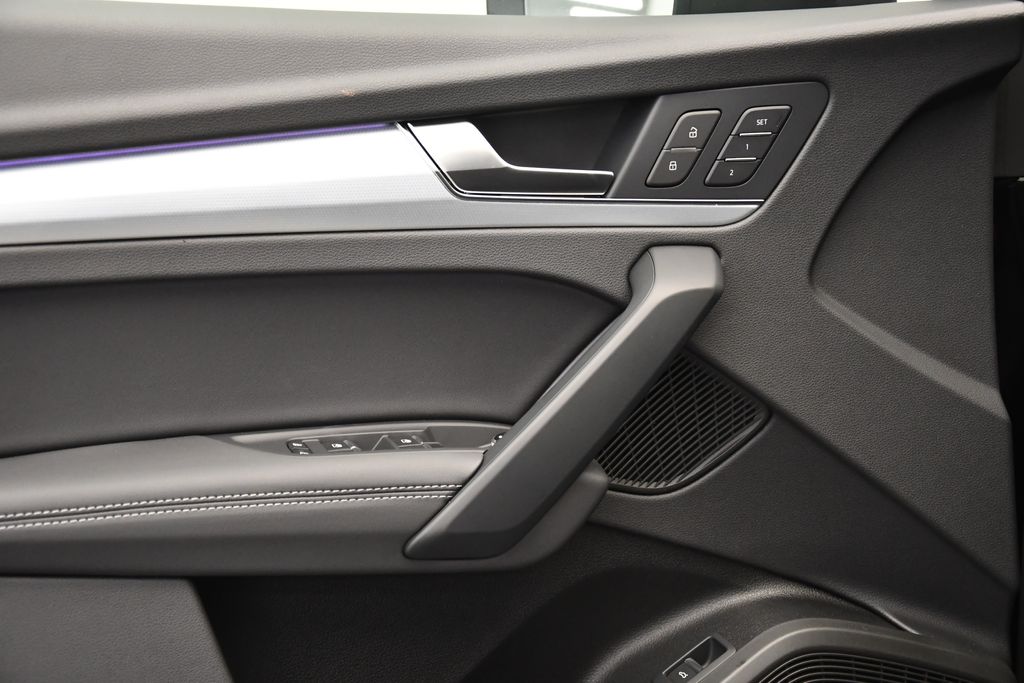 Thumbnail: 2025 Audi Q5 - 31