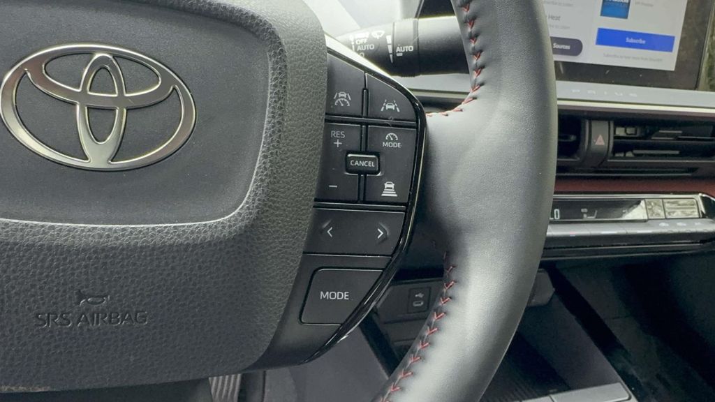 2025 Toyota Prius SE - Photo 15