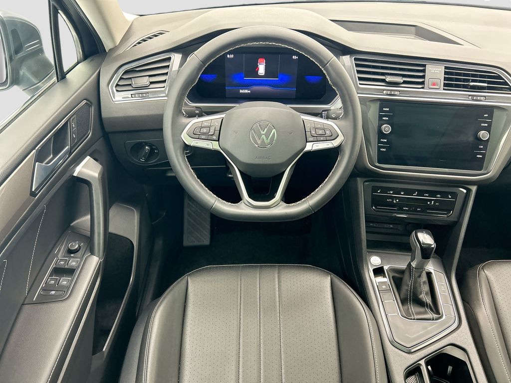 Thumbnail: 2023 Volkswagen Tiguan - 10