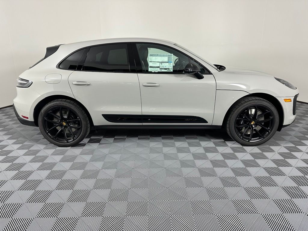 Thumbnail: 2026 Porsche Macan - 11