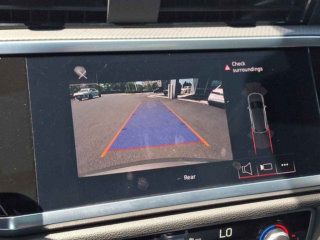 Thumbnail: 2022 Audi Q3 - 18