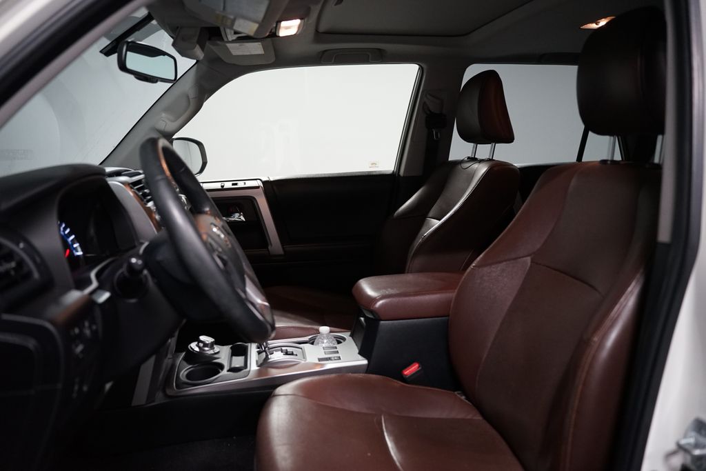 Thumbnail: 2018 Toyota 4Runner - 6