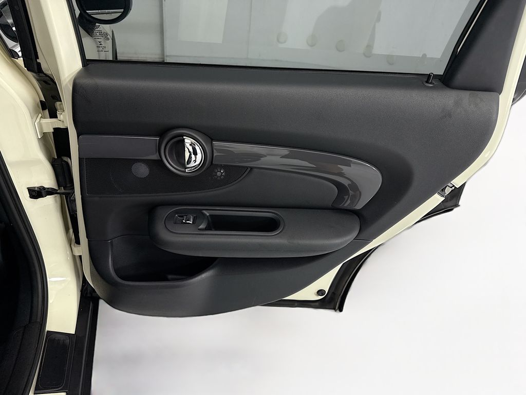 Thumbnail: 2019 MINI Cooper Clubman - 25