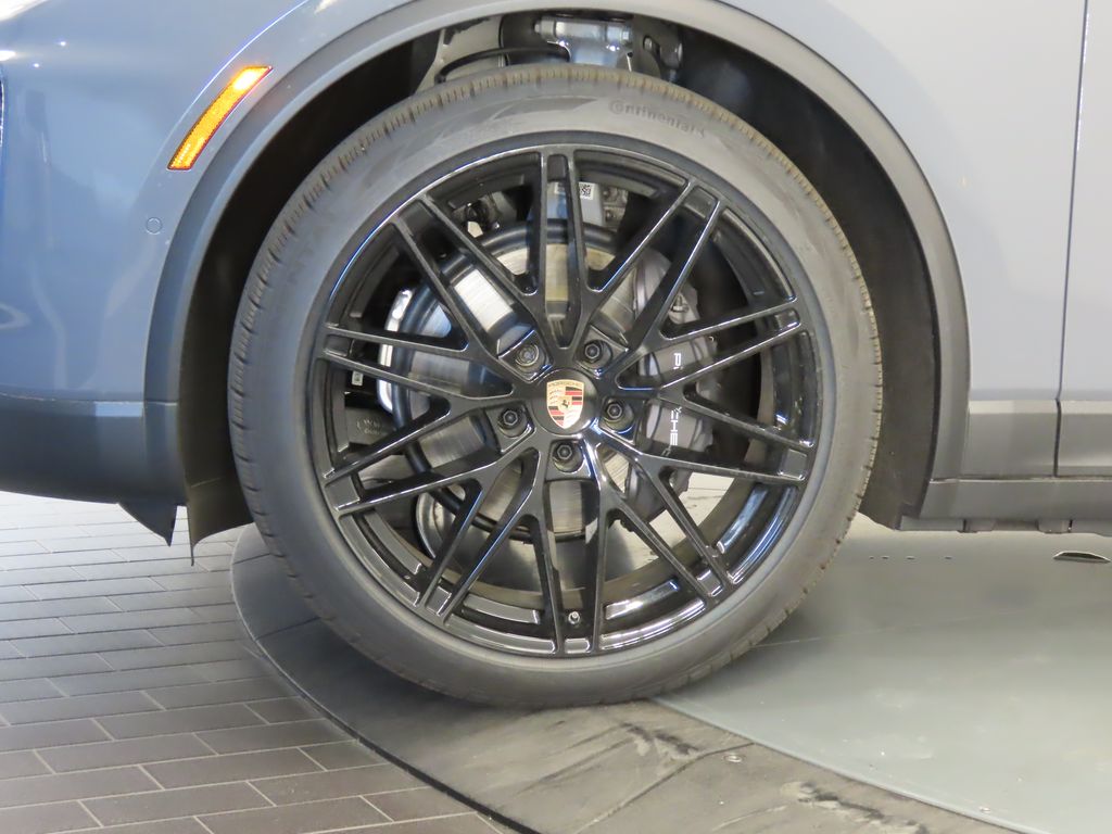 Thumbnail: 2025 Porsche Macan - 11