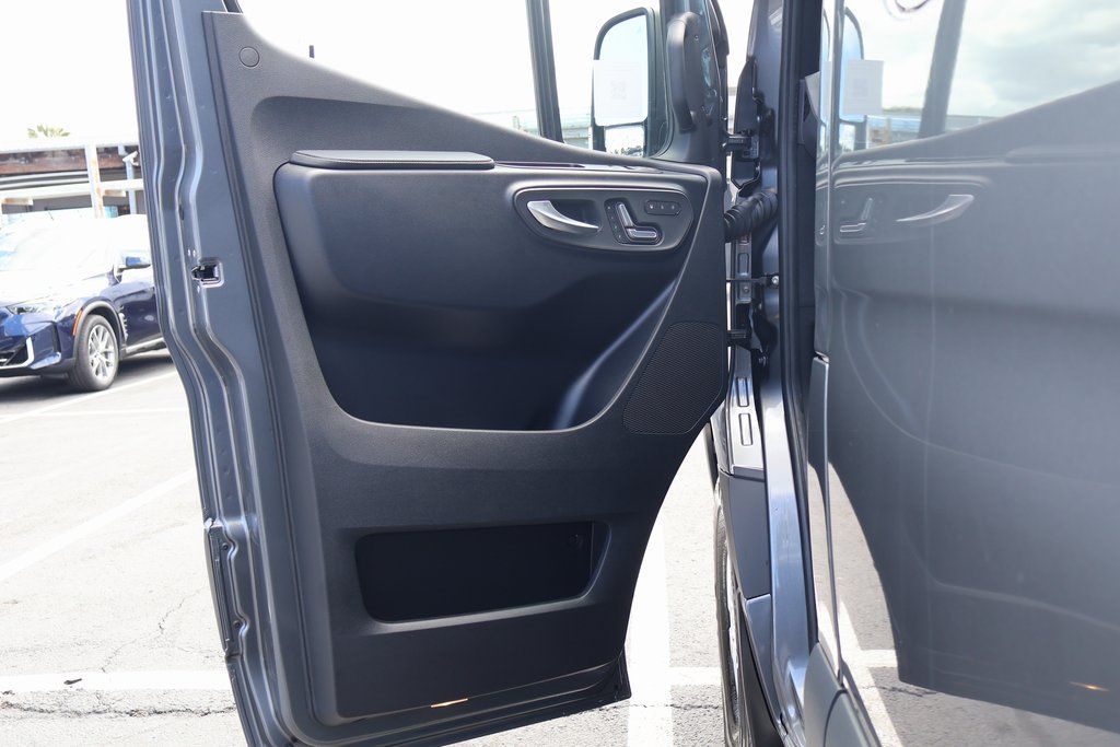 Thumbnail: 2026 Mercedes-Benz Sprinter - 7